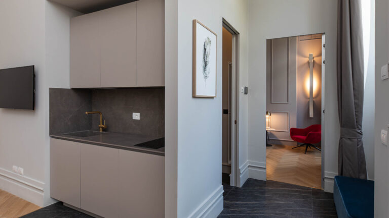 A perfect dialogue with existing materials, between revisitation and tradition