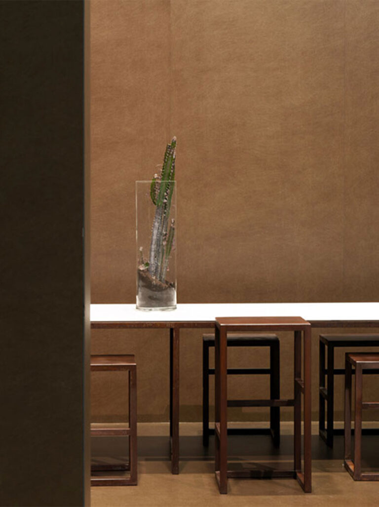 A line that is enchanting to look at and surprising to touch