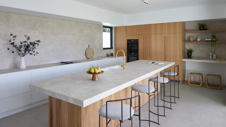 Private House Vanquish. Kitchen countertop in Diamond Cream - I Naturali series