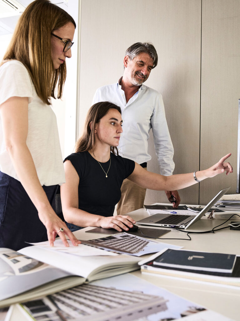 Persone al centro