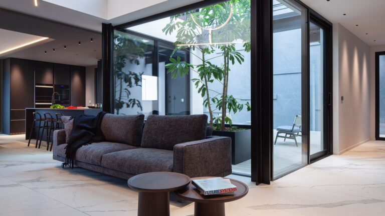 Laminam surfaces are used in this project with eight different products, with a view to a true Laminam Effect.