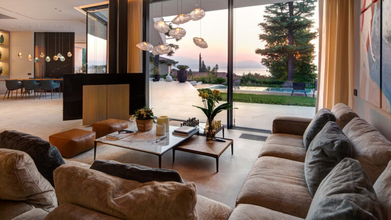 Un juego de contrastes y geometrías que crean un ambiente elegante y dinámico